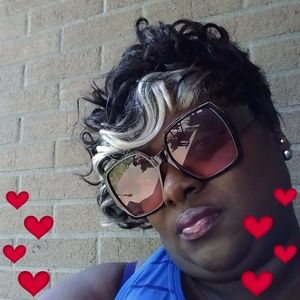 Meet your Posher, Sandy